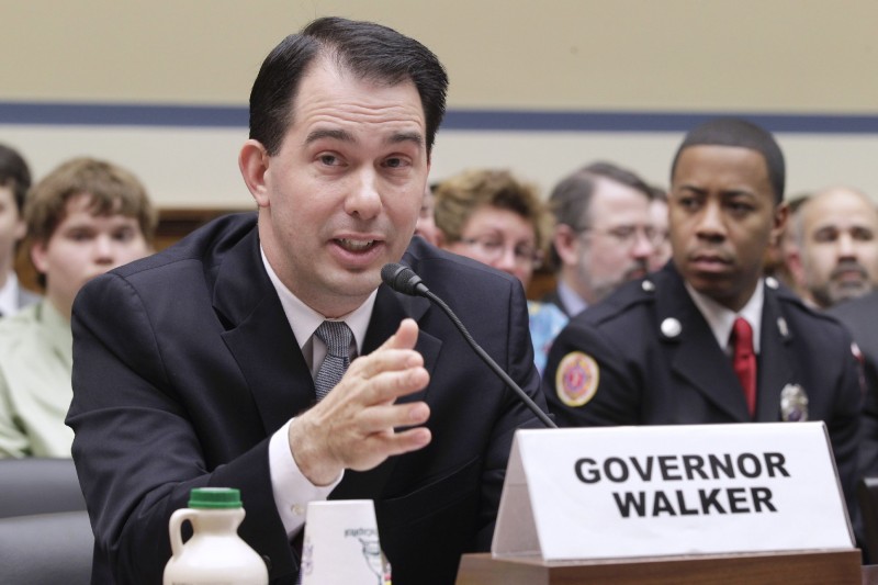 Scott Walker, Mahlon Mitchell