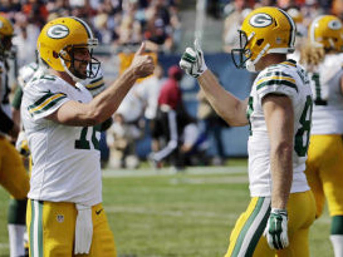 Packers R E L A X E D Aaron Rodgers Guides Green Bay To Emphatic Win Over The Bears Pro Football Madison Com
