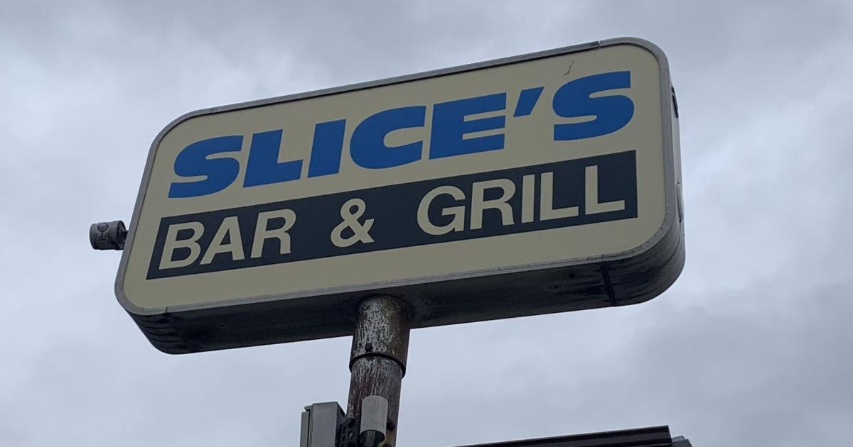 Restaurant review: Slice’s Bar & Grill has gained loyal customers for its burgers and Friday fish | Dining reviews