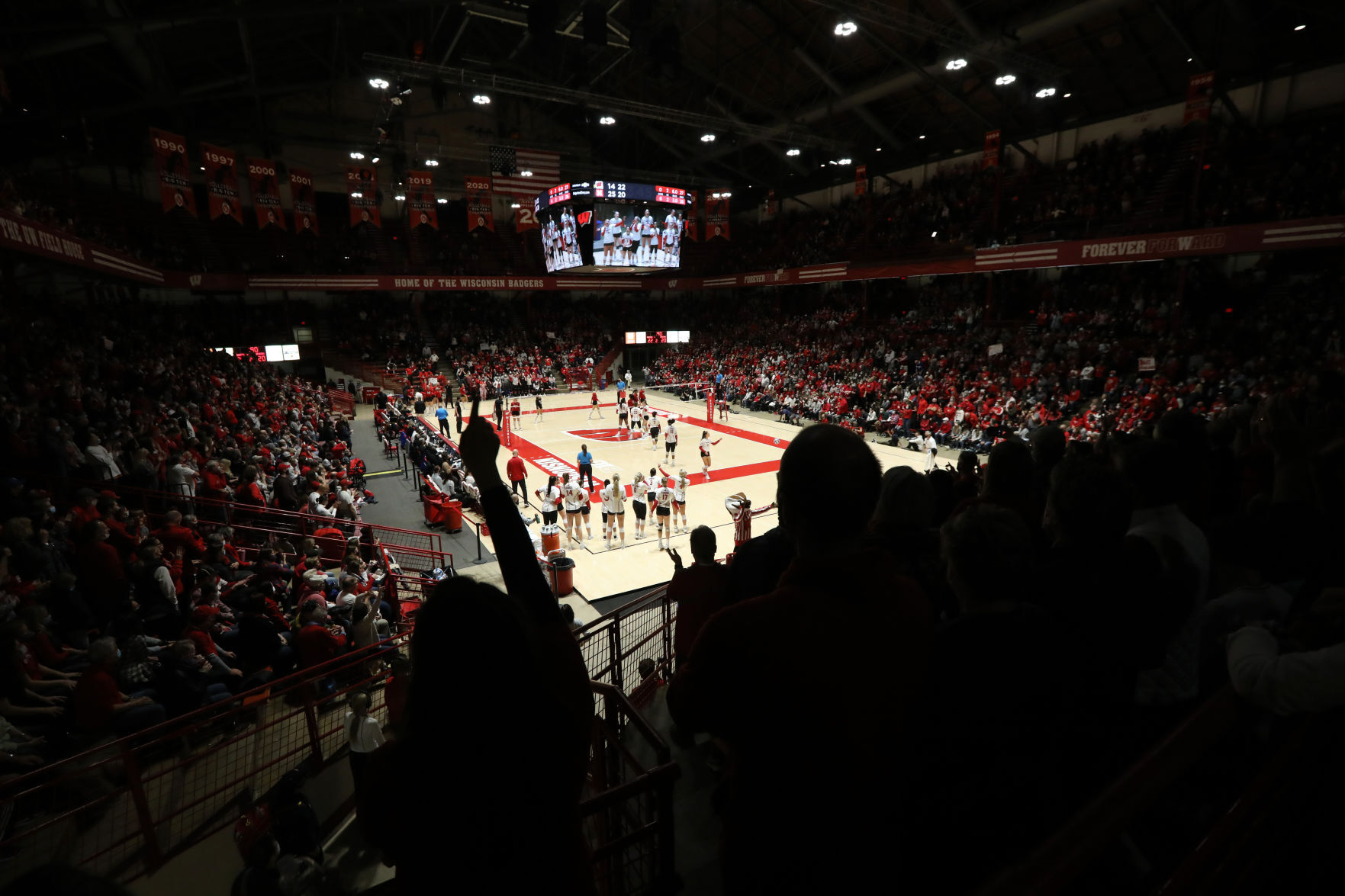 Itll cost more for season tickets for Wisconsin volleyball, womens hockey in 2022