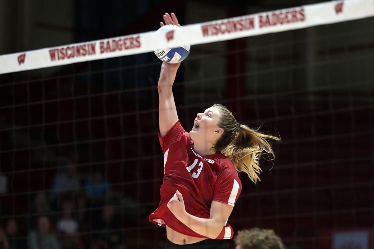 Wisconsin volleyball delivers in reigning national champions’ highly