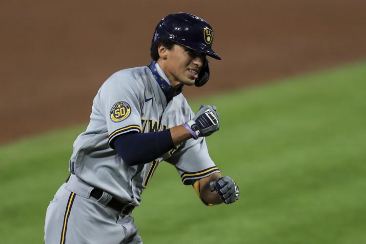 Brewers' Tyrone Taylor makes exceptional plays in center field