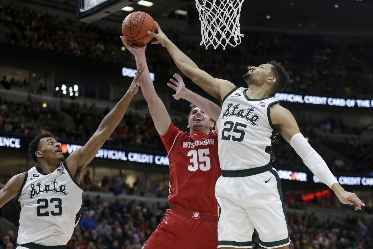 Wisconsin Badgers Draw Red Hot Oregon Ducks In Return To