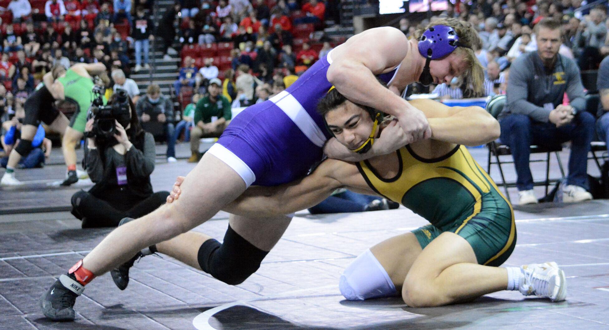 WIAA Division 1 state wrestling Beaver Dam's Gabe Klatt advances to