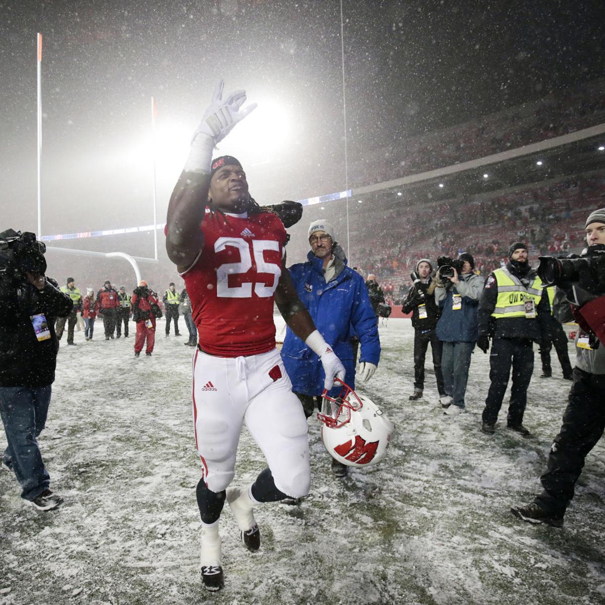 5 Years Ago Melvin Gordon Rushed 408 Yards In 3 Quarters And Smashed An Ncaa Record Relive That Moment With Our Coverage Of The Game College Football Madison Com