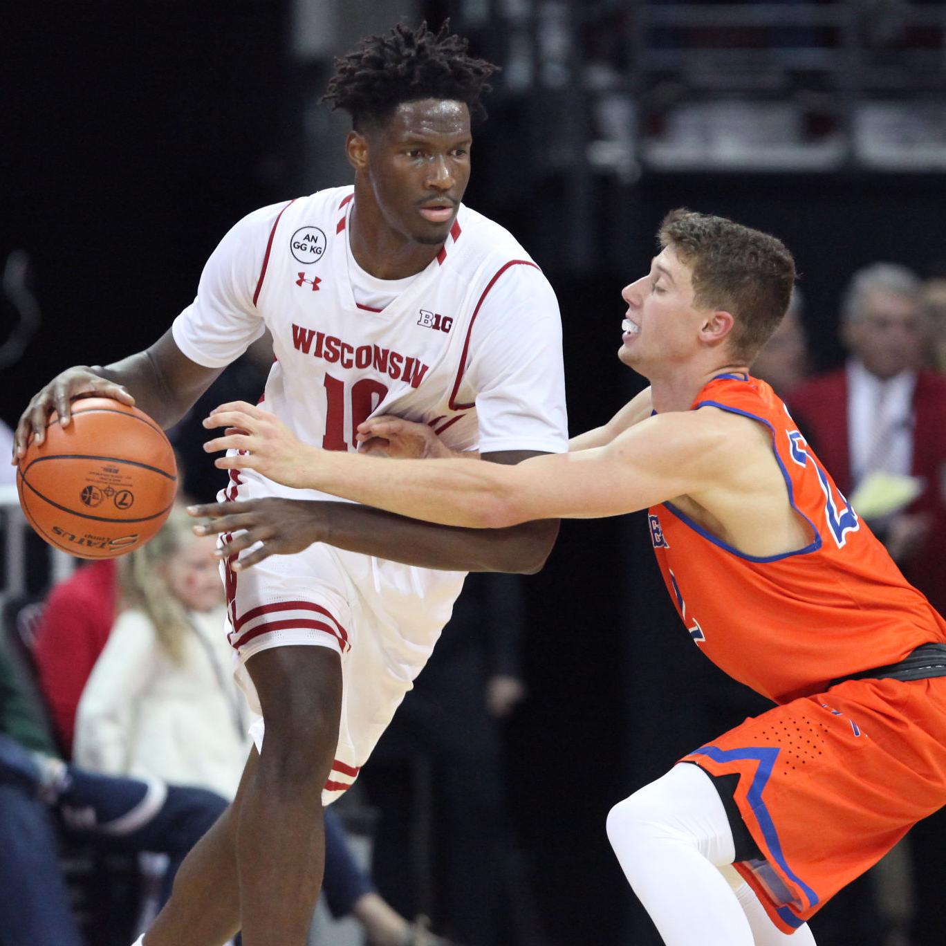 Badgers Men S Basketball Nigel Hayes Will Continue Pre Game Stand Before Season Opener Wisconsin Badgers Men S Basketball Madison Com