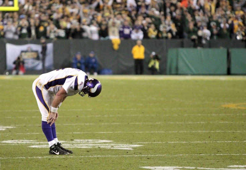 Brett Favre throws 3 interceptions as Packers beat Vikings 28-24