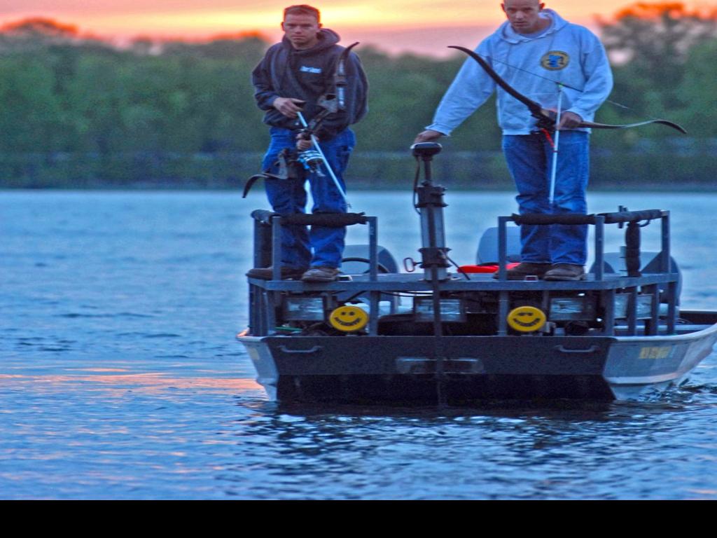 Outdoors Night Right Time For Bowfishermen Outdoors Madison Com