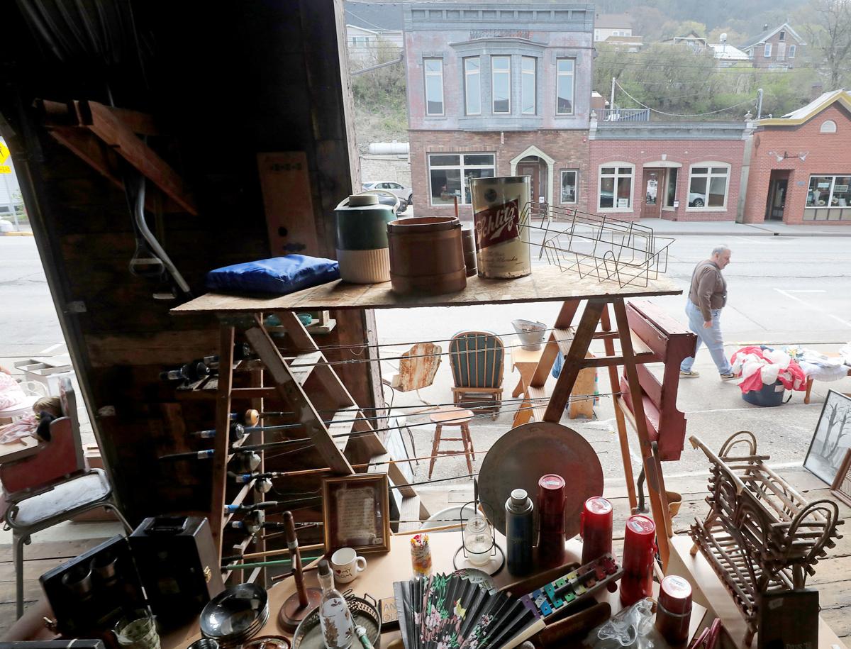 Seeking Miles Of Bargains Along The Great River Road Local News