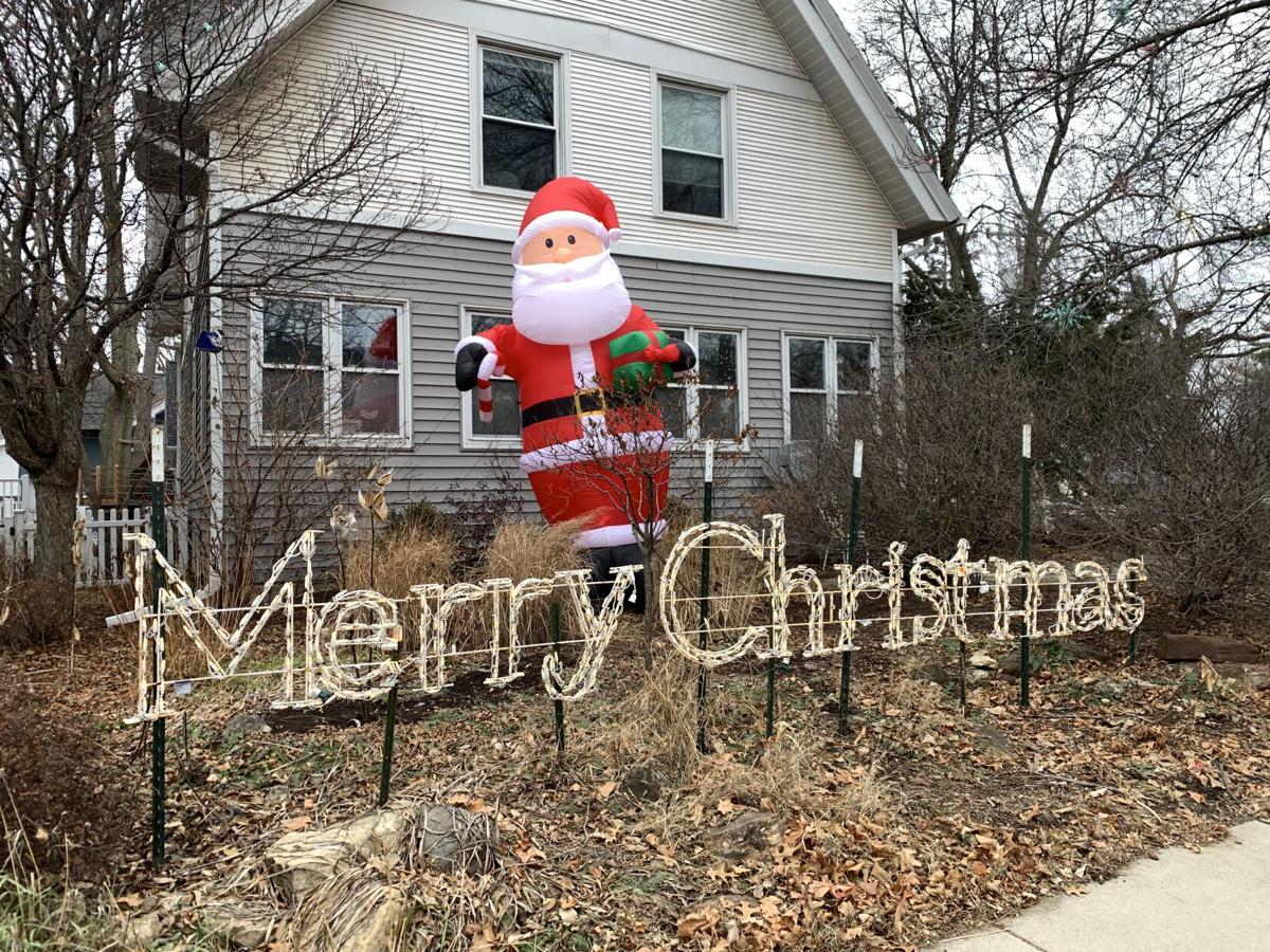 32 inflatable Santas bring spirit to Monroe Street