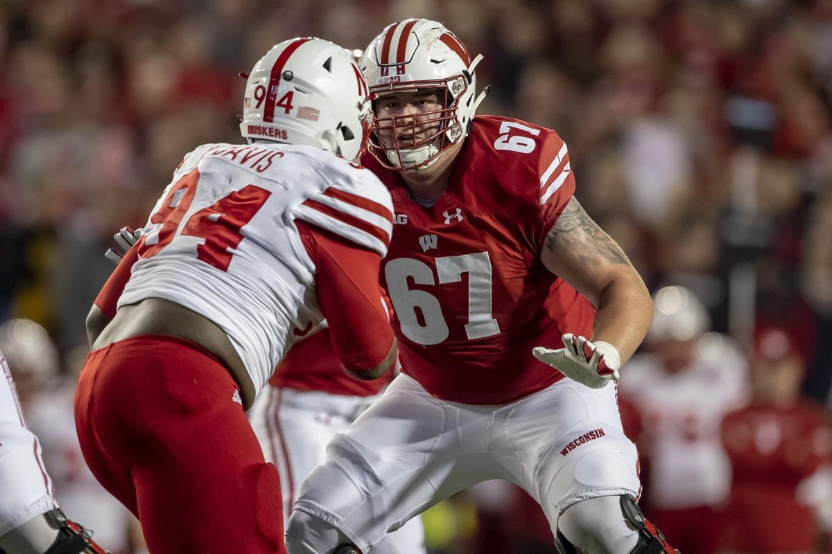 Left Tackle Jon Dietzen Inspiring Badgers Offensive Line By Battling Through Injuries College Football Madison Com