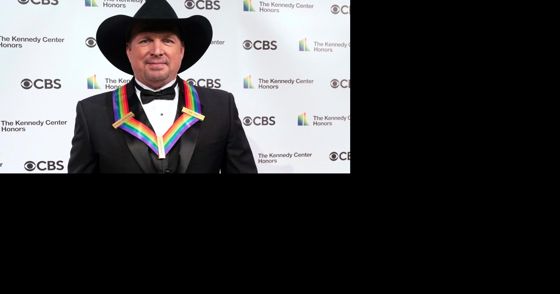 27 San Diego Padres Garth Brooks Photos & High Res Pictures