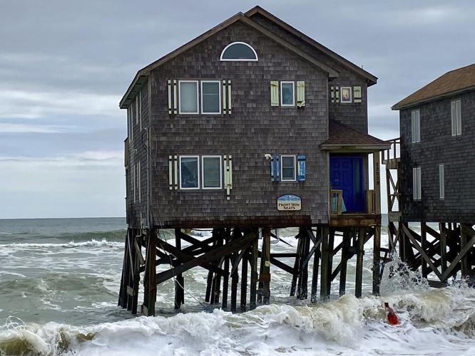 Erosion sends 10 homes collapsing into the Carolina surf