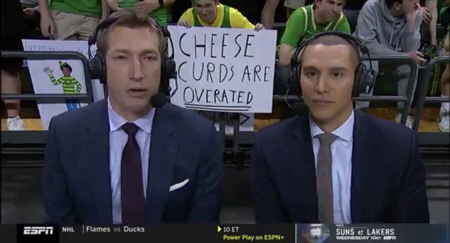 Wisconsin basketball fans react over a controversial sign at Oregon