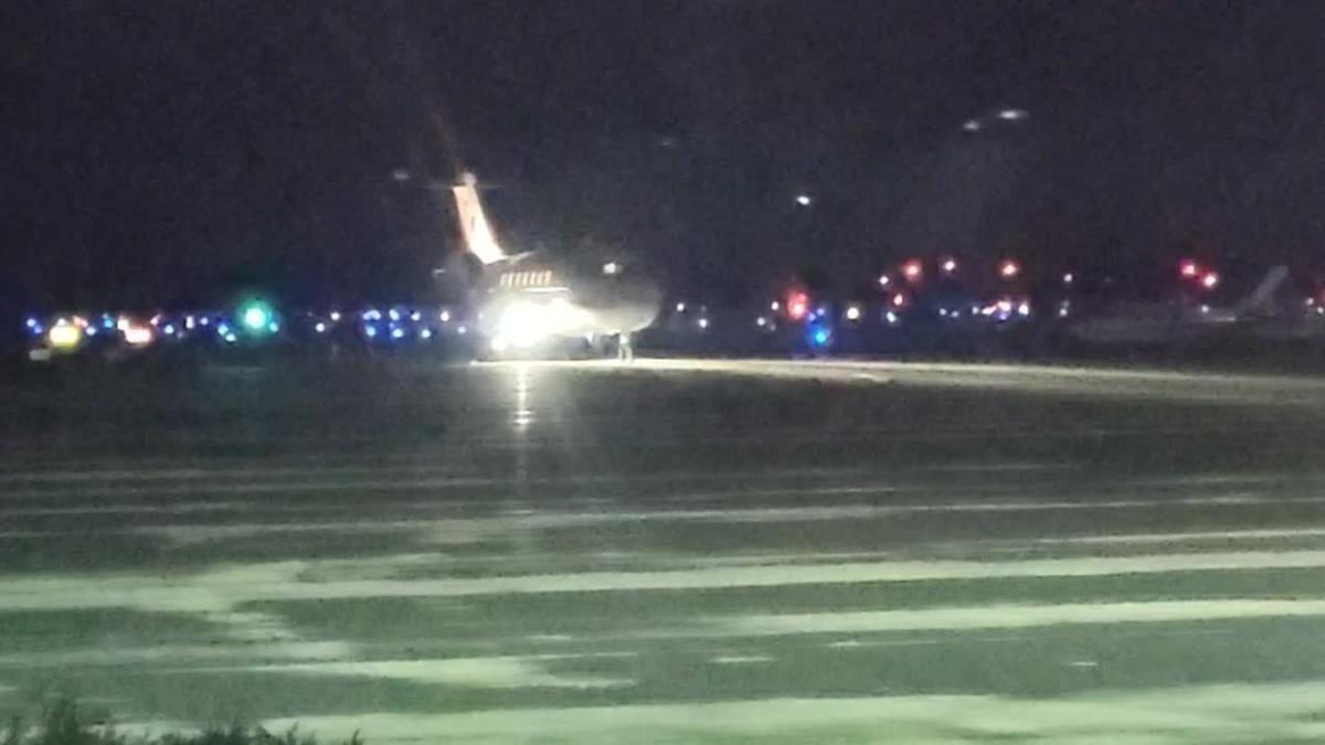Raw video: New Wisconsin football coach Luke Fickell lands in Madison