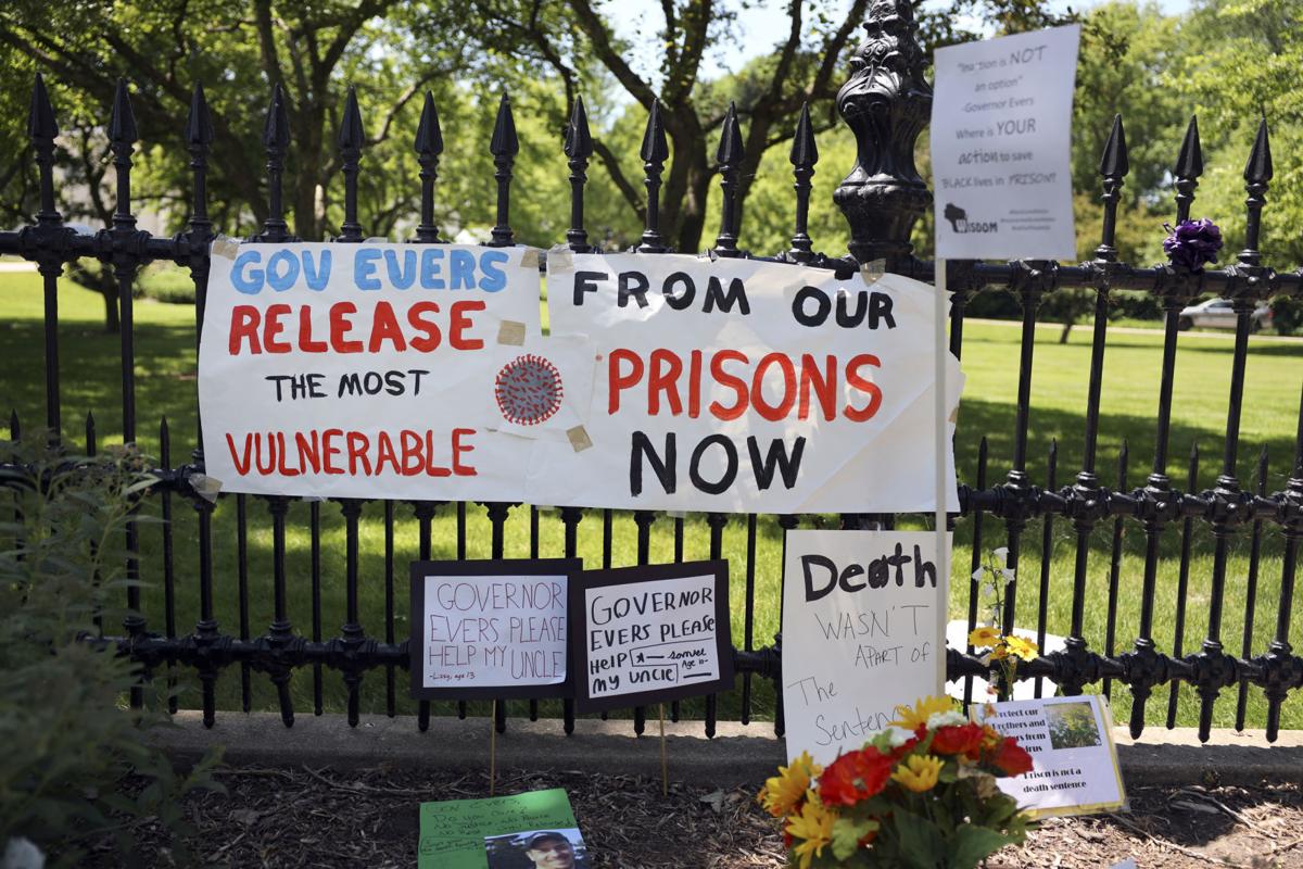 covid_prisons_01_protestv2.jpg