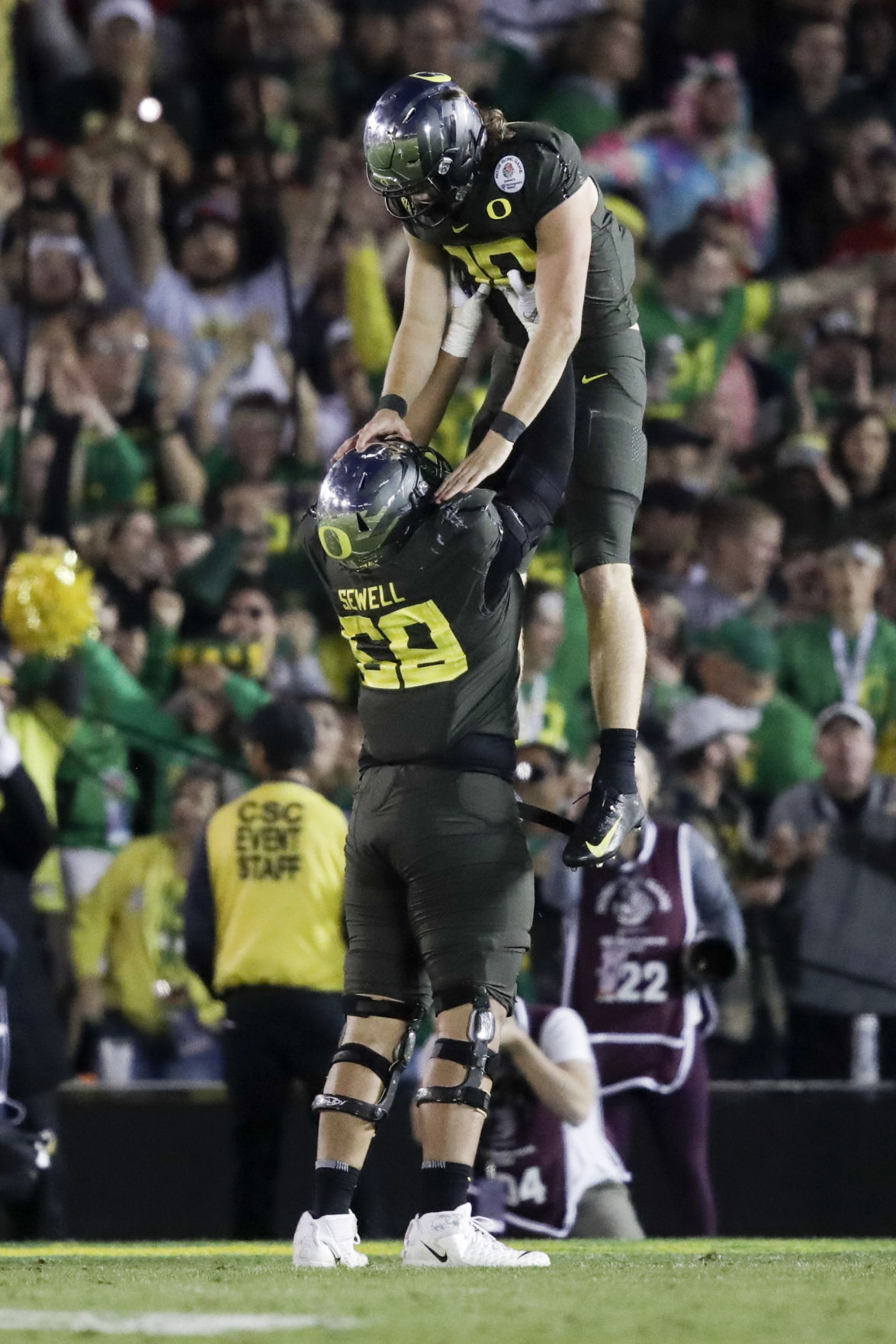 Rose Bowl: Oregon's Justin Herbert shares emotional reaction to messages  from Pac-12 legends – Orange County Register