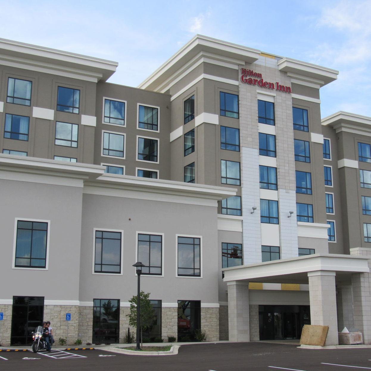 Hilton Garden Inn And Johnny S Italian Steakhouse Open In Sun