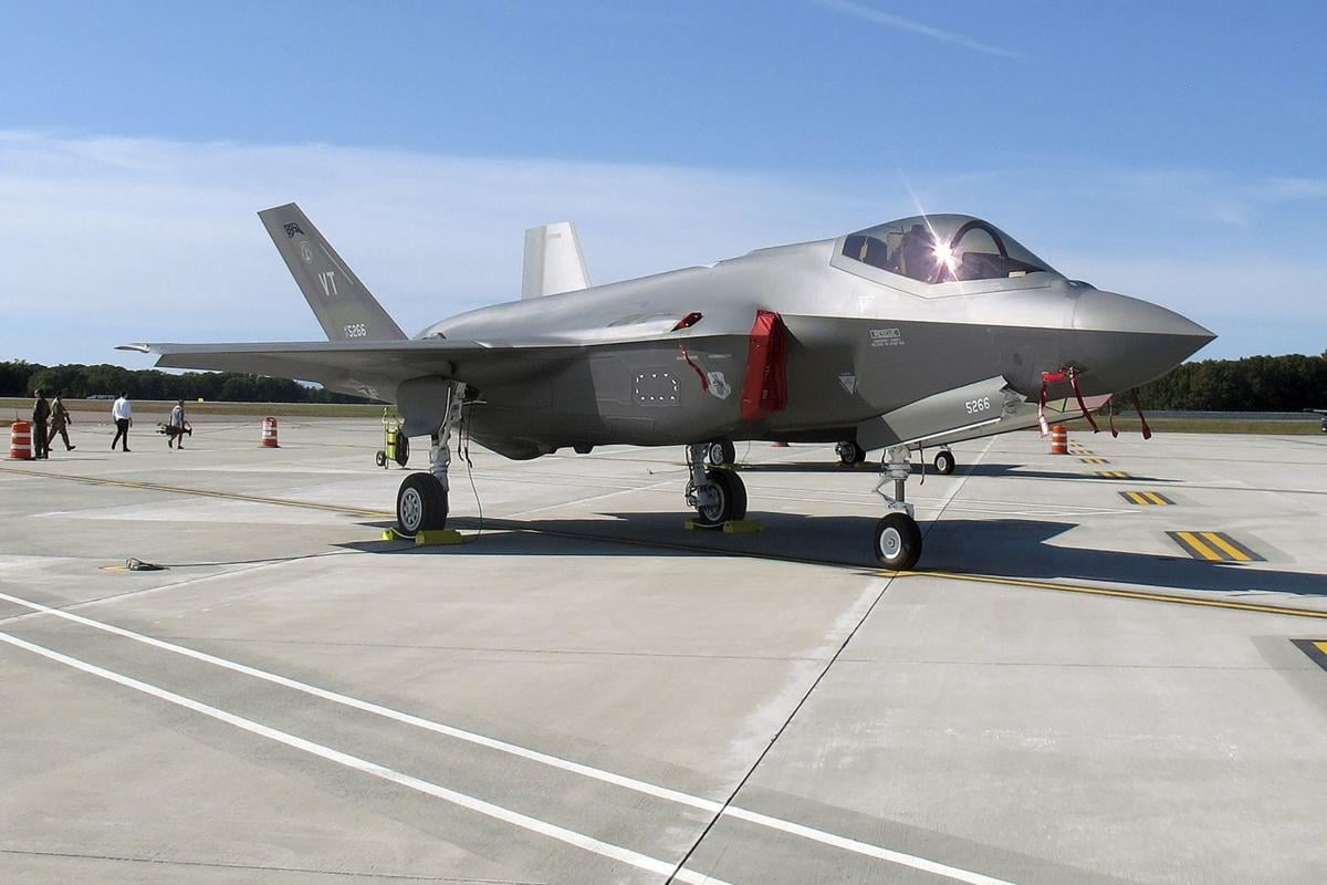 Fighter jet