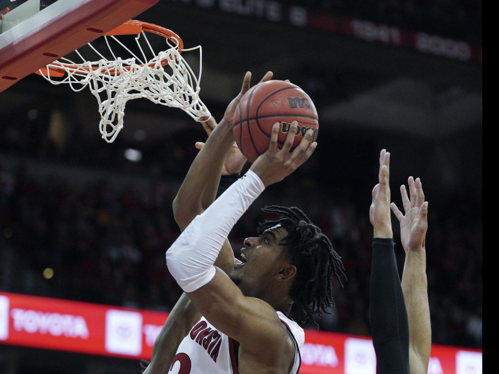 Wisconsin Badgers Move Into Ap Top 25 For First Time This Season