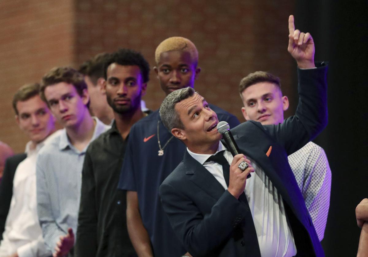 Virginia Coach Tony Bennett Signs Extension Declines Raise Asks