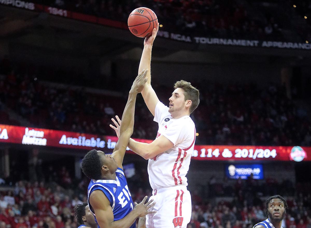 Badgers Brad Davison Under Microscope With New Rule Aimed At Eliminating Flopping Wisconsin Badgers Men S Basketball Madison Com