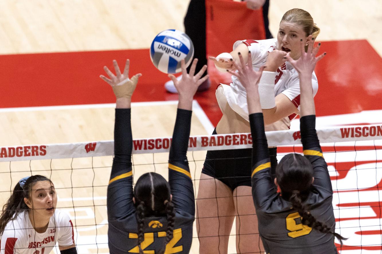 11252023 Badger volleyball vs iowa SKM 911252023214752.jpg