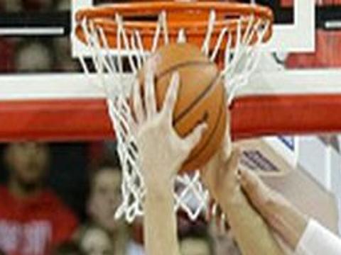 Badgers Men S Basketball Iowa S Adam Woodbury Says Eye Poking