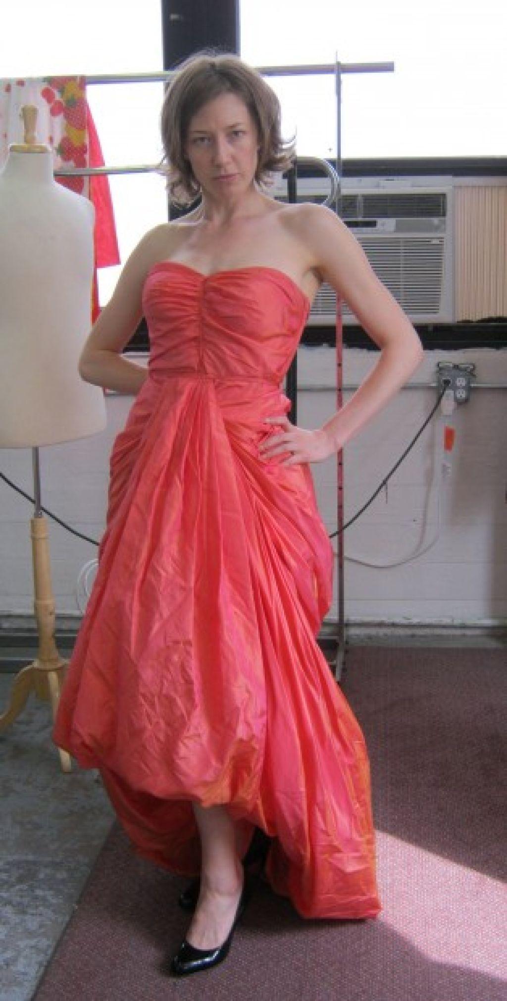 Photos Choosing A Dress For The Tony Awards Living In Madison Madison Com With the increase in the amount of innovations, the change in trend and from flapper dresses to pinup clothing and from retro swimwear to indie clothing, the vintage look is a culmination of fashion from the 20's to the 70's.