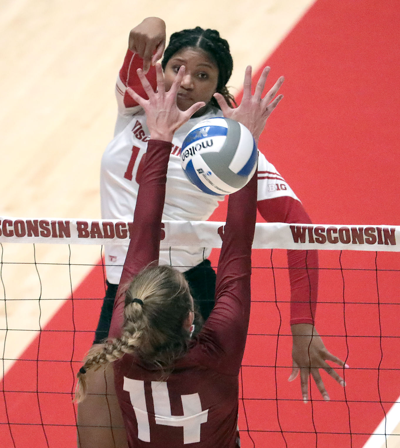 Badgers volleyball team makes quick work of Colgate in NCAA tournament opener