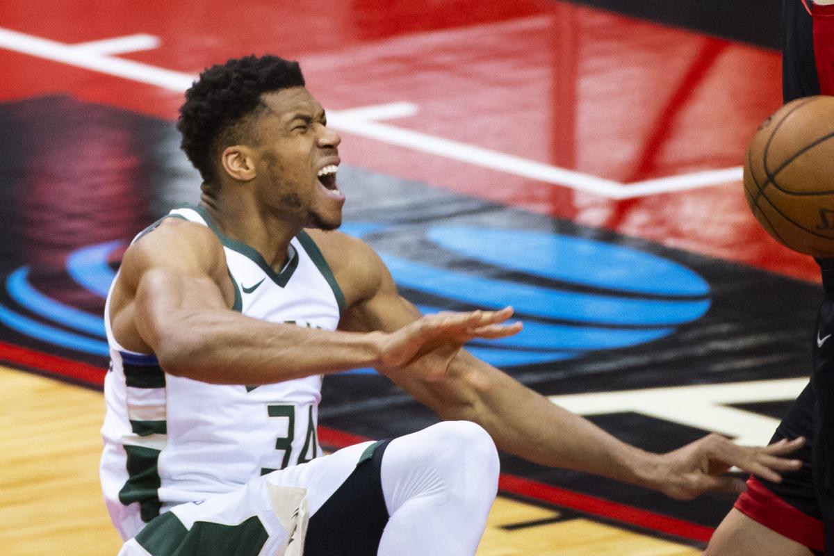 giannis photo 4-29