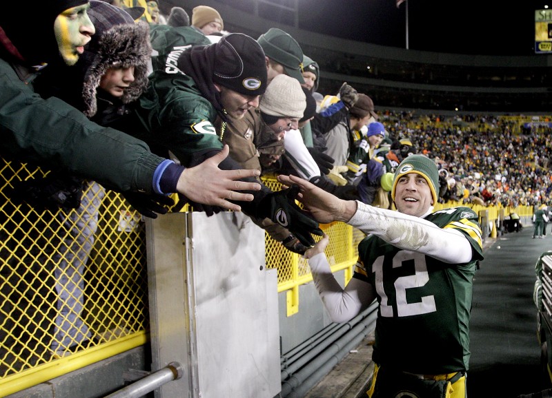 Cold, hard contrast between Bears, Packers fans