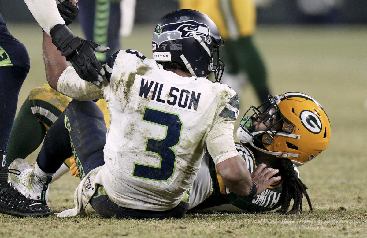 Za'Darius Smith, Russell Wilson, AP photo
