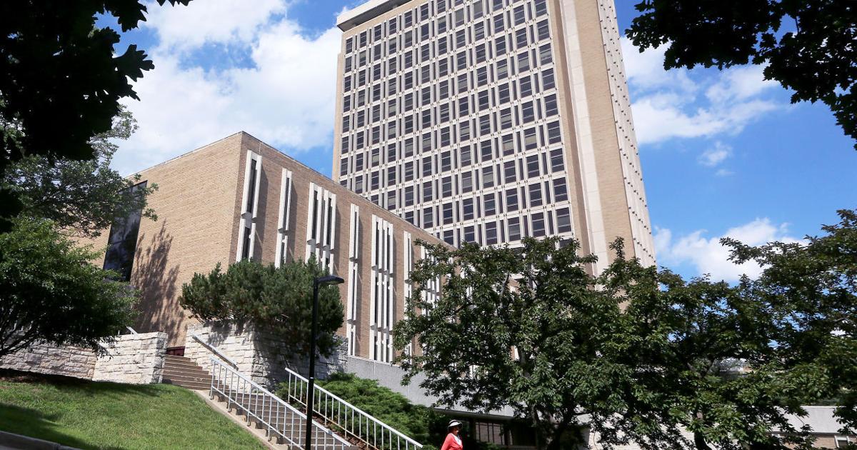 Most UW Chancellors Receive Raises To Keep Salaries Competitive With most-uw-chancellors-receive-raises-to-keep-salaries-competitive-with