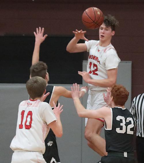 Wiaa Boys Basketball Preview Monroe S Cade Meyer Has The Size