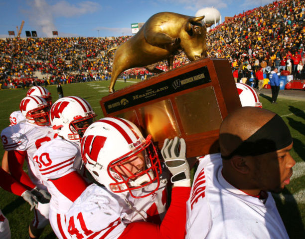 World Series trophy makes it to the Heartland