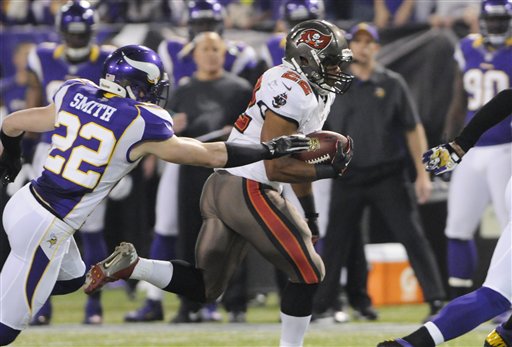 NFL: Doug Martin scores four touchdowns as Tampa Bay Buccaneers