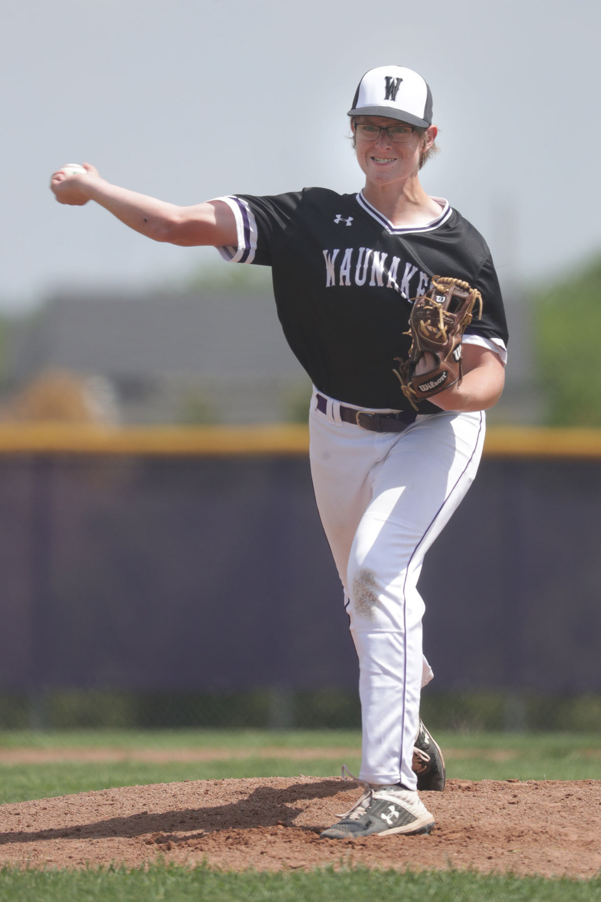 Baseball Tops Beloit, Conference Division in Clutch Performances