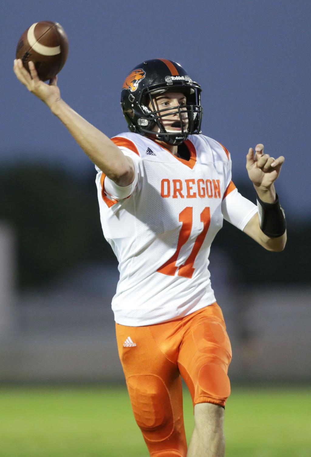 Prep Football Brady Schipper Scores Four Tds As Unbeaten