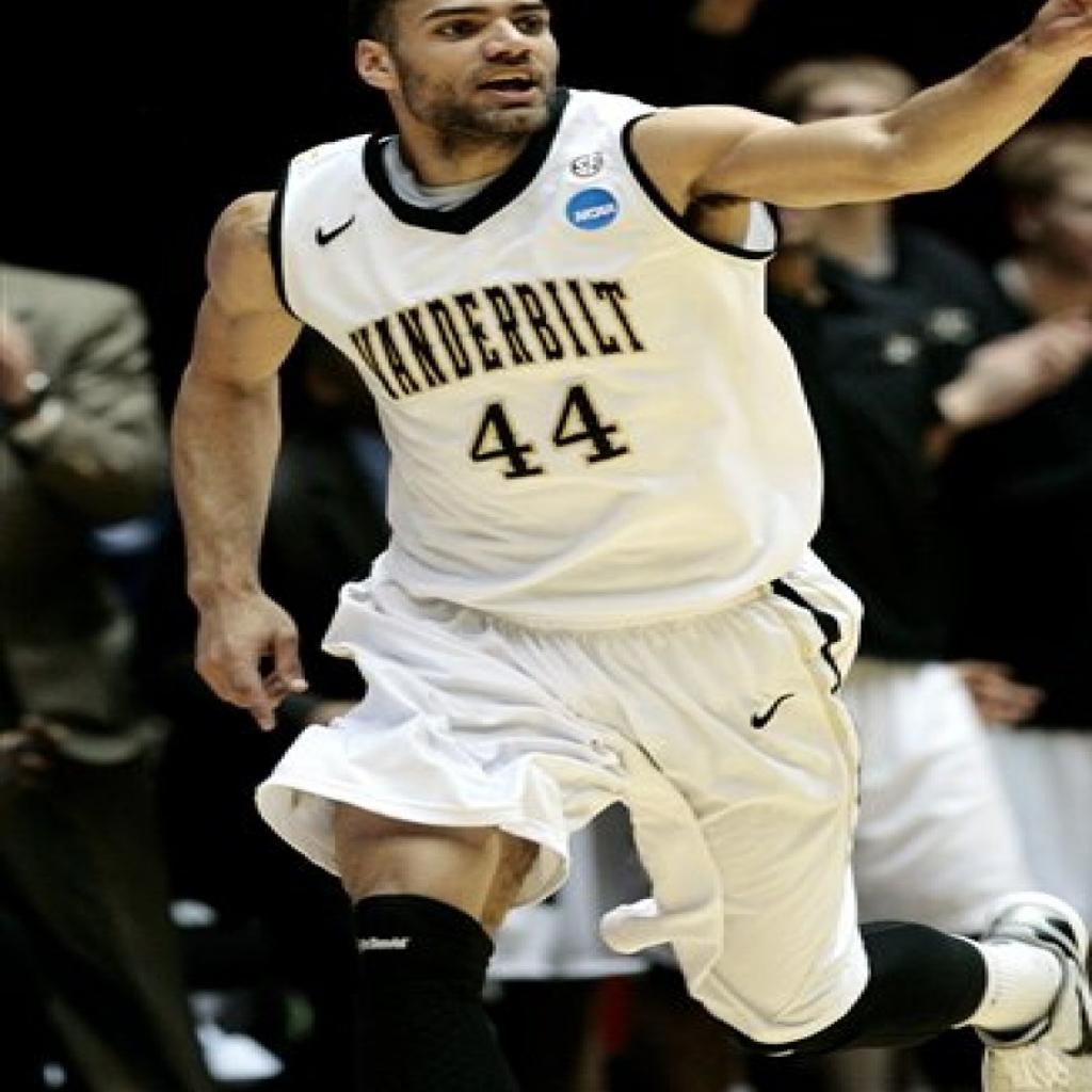 Ncaa Men S Basketball Vanderbilt Holds Off Harvard Will Face