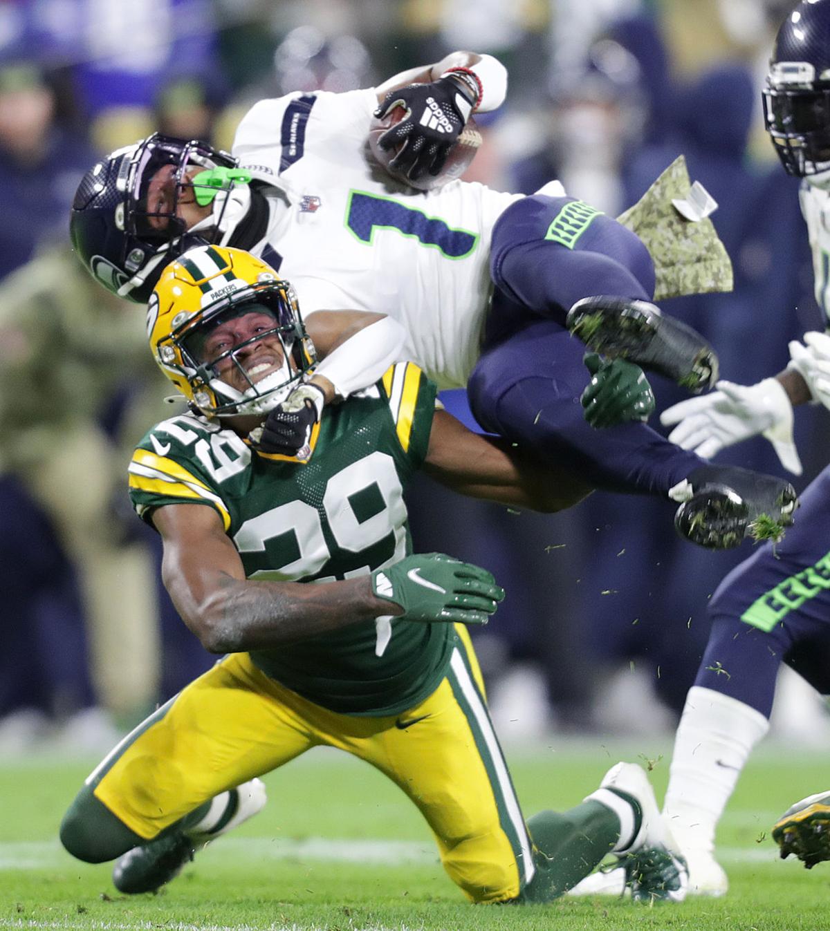 Packers defense pitches shutout, beats Seahawks, 17-0, in Rodgers' return