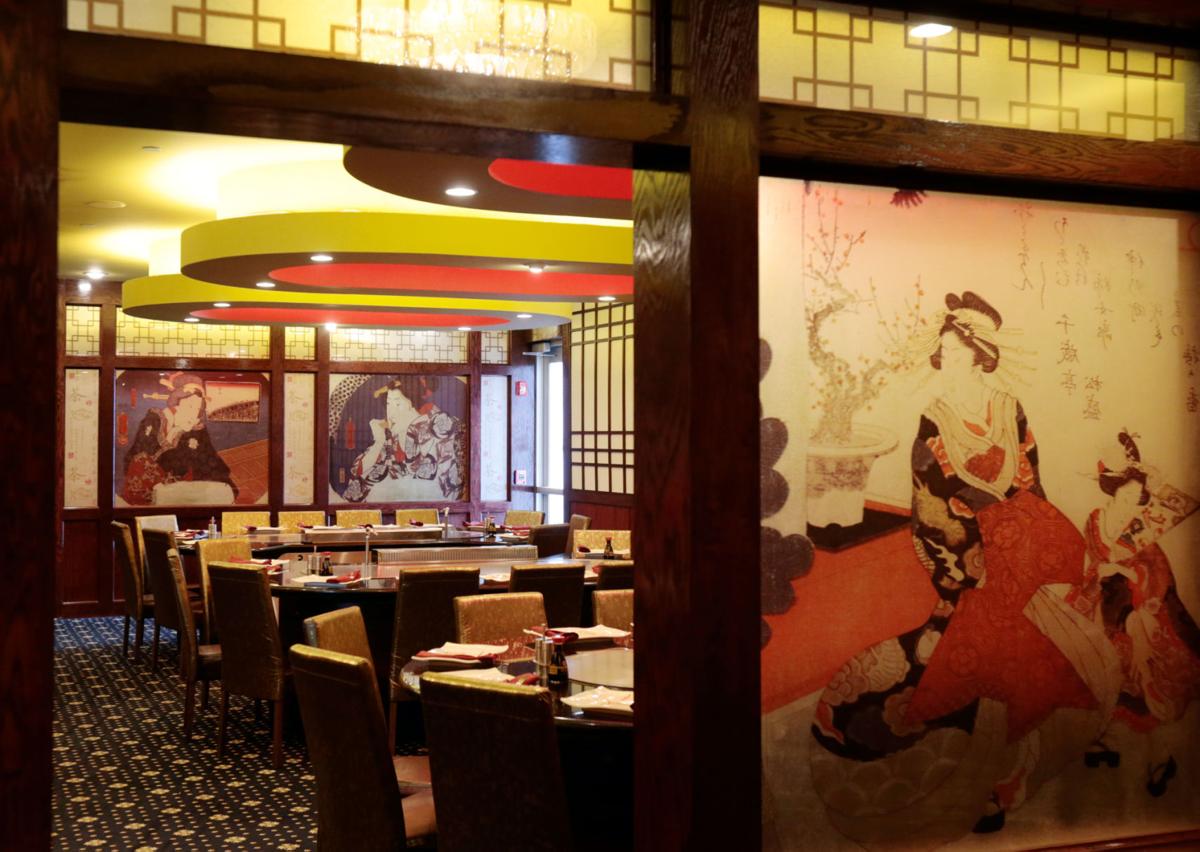 Restaurant Review Fuji Has A Certain Raw Eal Dining Reviews Fuji Hibachi Tables