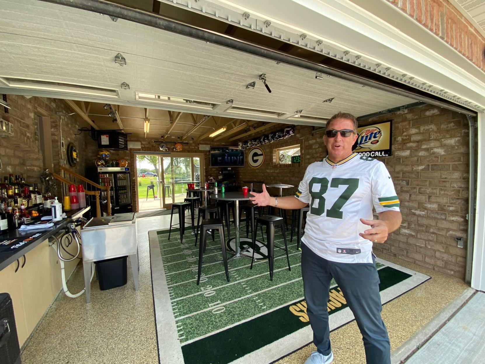 No Fans Allowed In Lambeau Field And Not That Many Outside The Historic Stadium Either Business News Madison Com