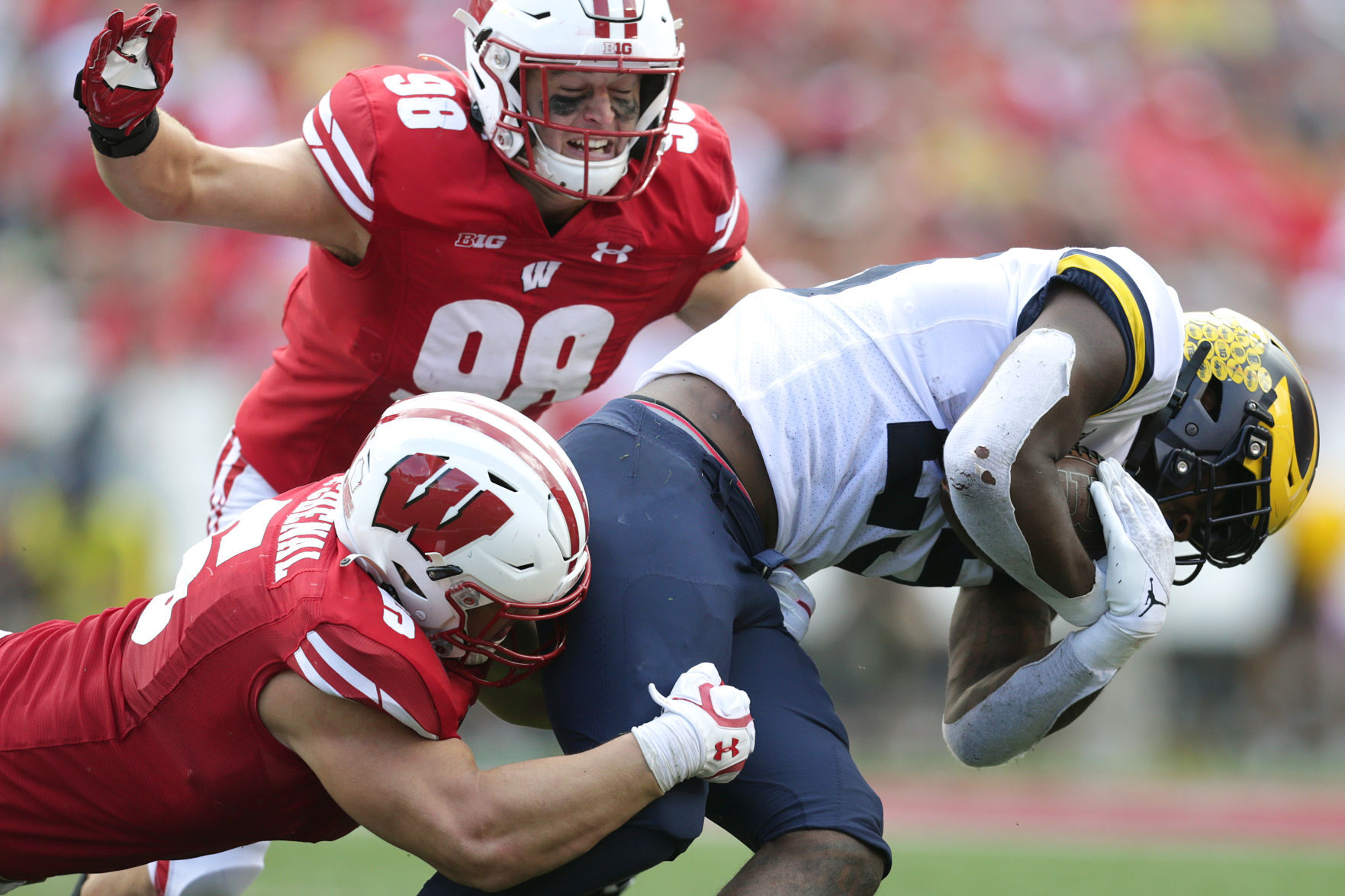 How Badgers ILB Leo Chenal brings energy to the Badgers despite