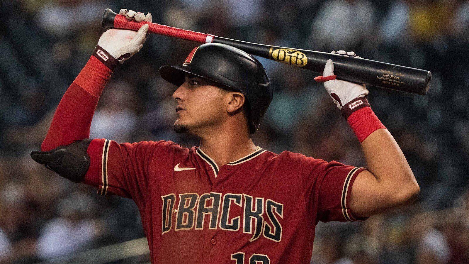 Walker's sacrifice fly in the 8th inning leads Diamondbacks to a 5-2 win  over the Reds