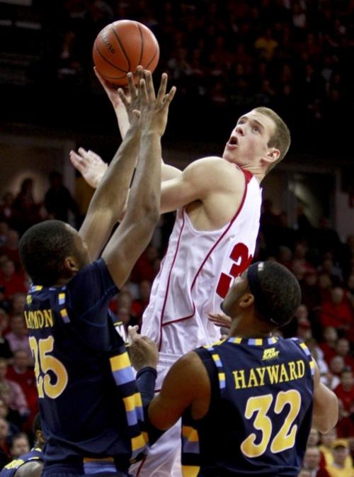 Uw Men S Basketball Emotion Fuels Motion When Badgers Play