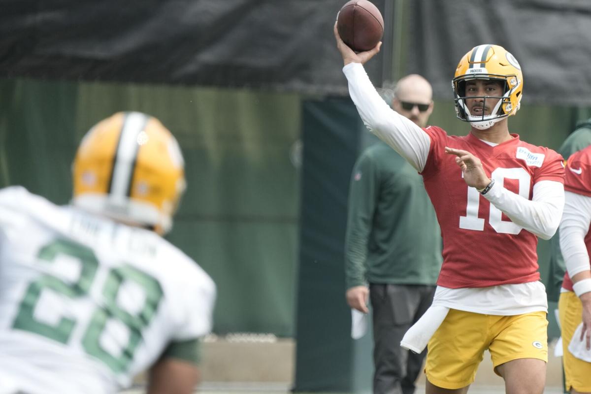 Jordan Love gets text from Aaron Rodgers before 1st training camp