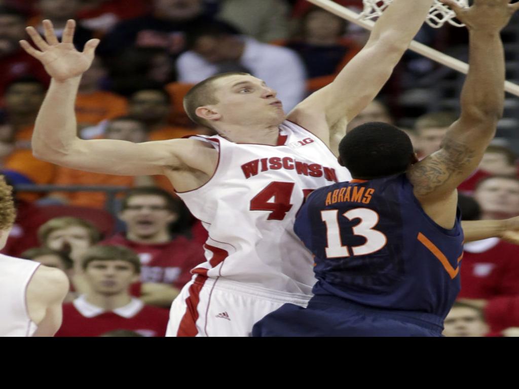 Badgers Men S Basketball Replay Jared Berggren Doubles His Fun