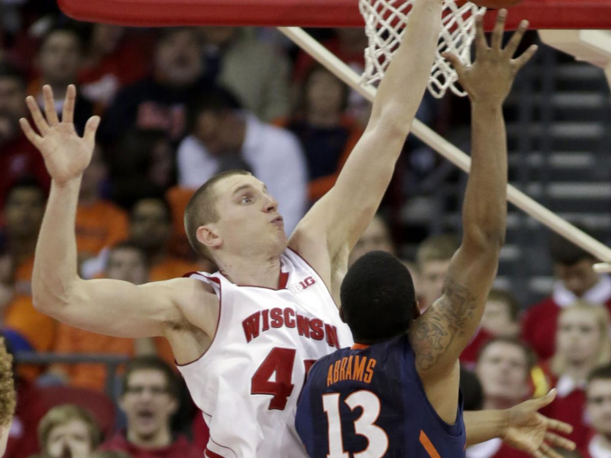 Badgers Men S Basketball Replay Jared Berggren Doubles His Fun