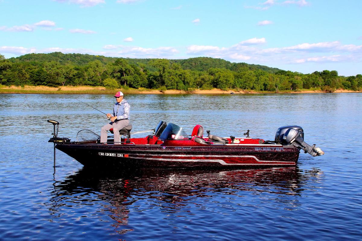Jerry Davis Local fishing guide knows Wisconsin River for